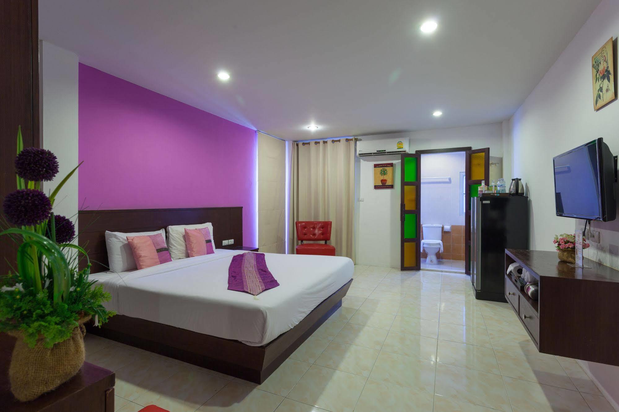 Islanda Boutique Hotel Patong Exterior photo