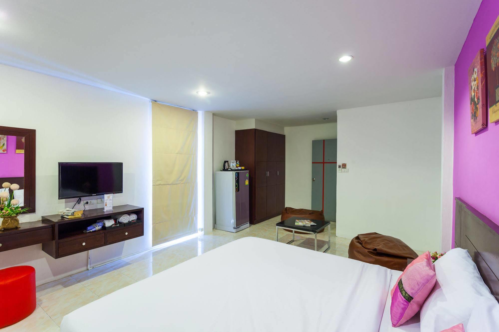 Islanda Boutique Hotel Patong Exterior photo
