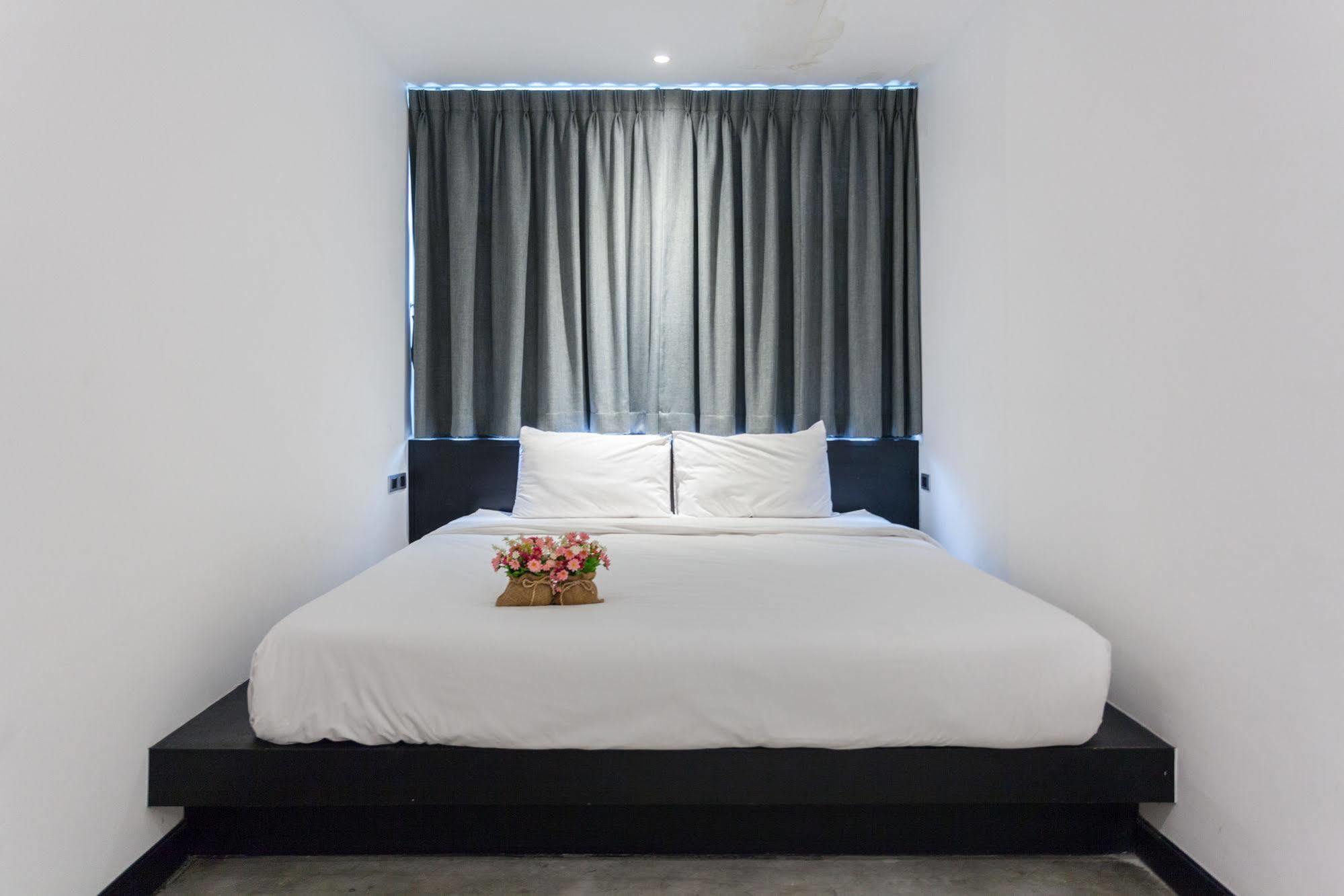 Islanda Boutique Hotel Patong Exterior photo
